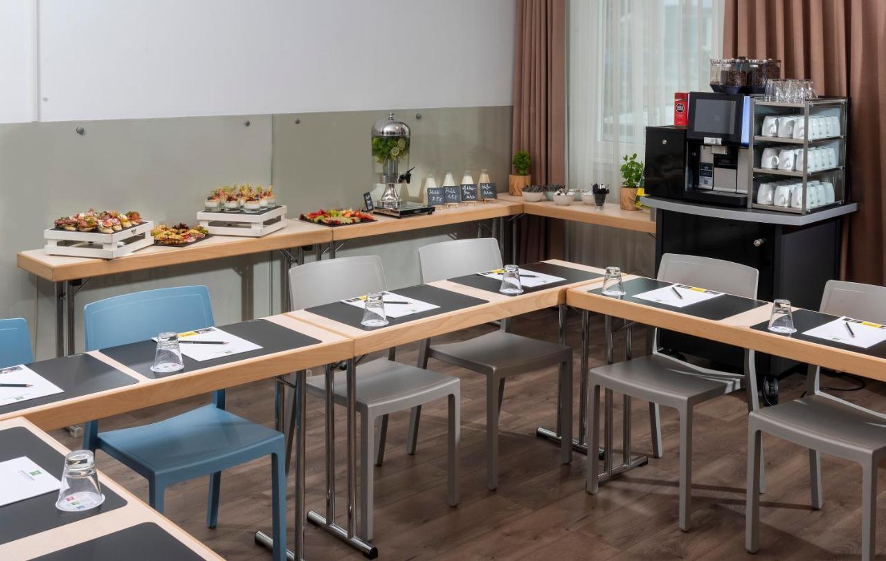 Hotel Ibis Styles Berlin Treptow Exterior foto